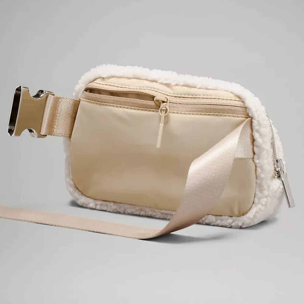 Lululemon Everywhere Fleece Belt Bag Ivory & Silver - Picture 6 of 7